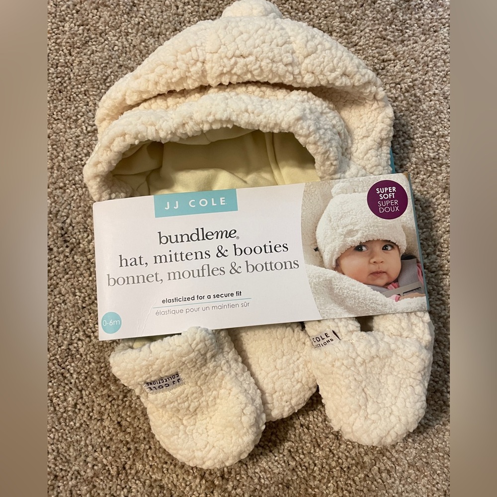 JJ Cole baby bundleme hat, mittens, & booties gift set